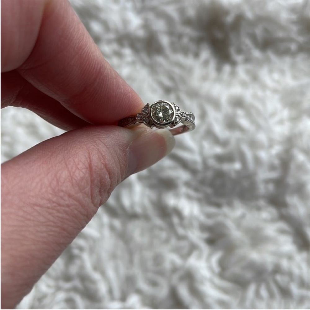 .63 CTW Diamond Round Brilliant Cut Ring‎ - Picture 2 of 7